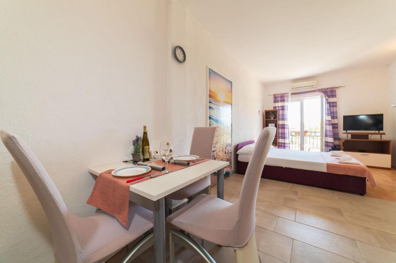 Apartment Livaja Kastel Novi Ngoại thất bức ảnh